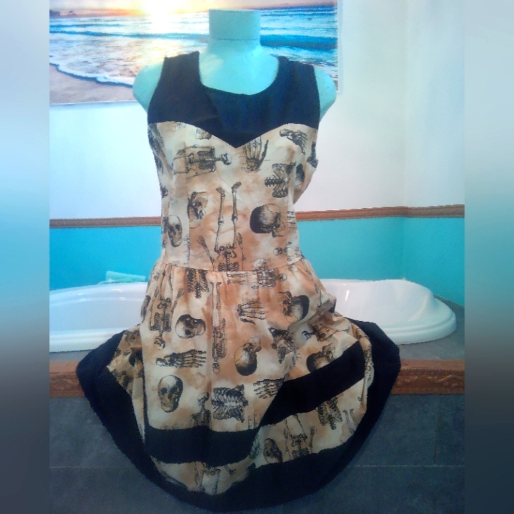 Filter skull dress size large